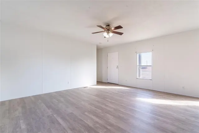 Photo 3 — 2439 Beverly Lane, Clinton, OK 73601