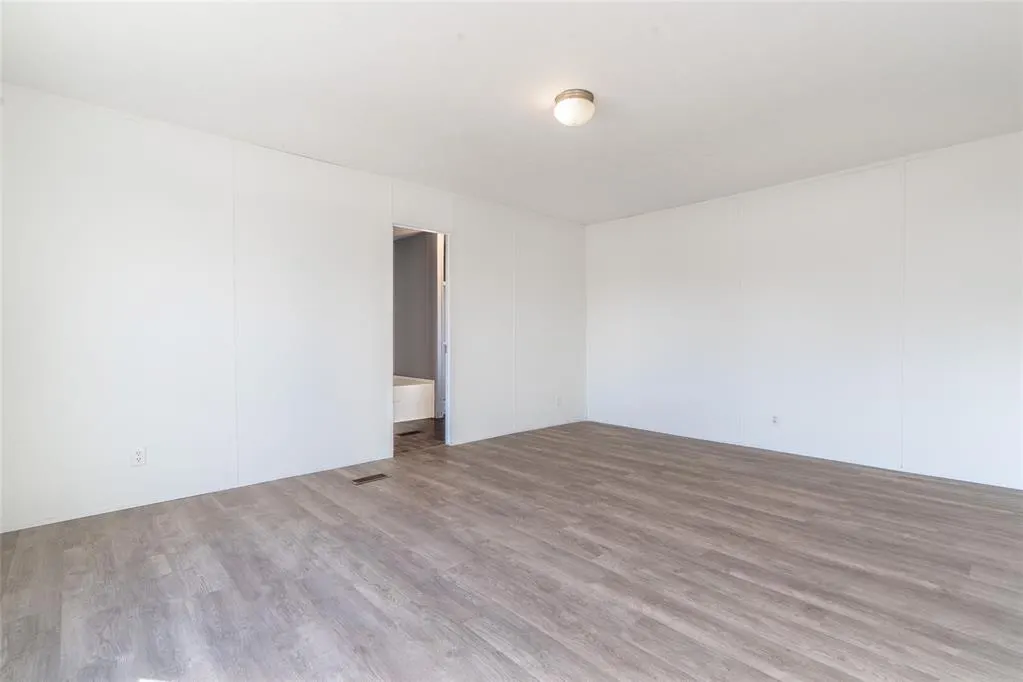 Photo 13 — 2439 Beverly Lane, Clinton, OK 73601