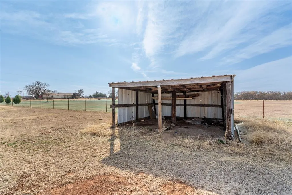 Photo 24 — 2439 Beverly Lane, Clinton, OK 73601