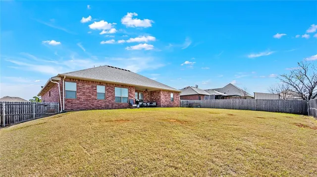 Photo 4 — 207 Lyla Glen Drive, Washington, OK 73093