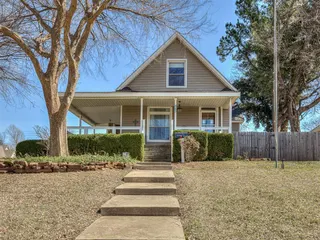 Sold home at 403 S Hoff Avenue