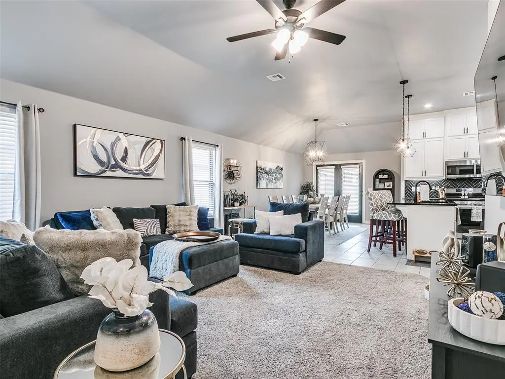 Photo 2 — 11029 SW 35th Terrace, Yukon, OK 73099