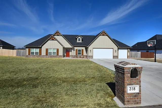 Front exterior — 318 E Bandera Street, Stillwater, OK 74074