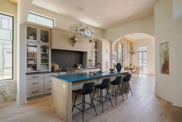 Photo 2 — 325 SW 14th Street, Oklahoma City, OK 73109