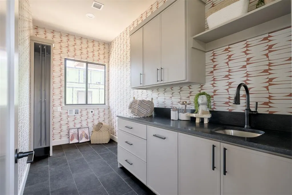 Photo 36 — 325 SW 14th Street, Oklahoma City, OK 73109