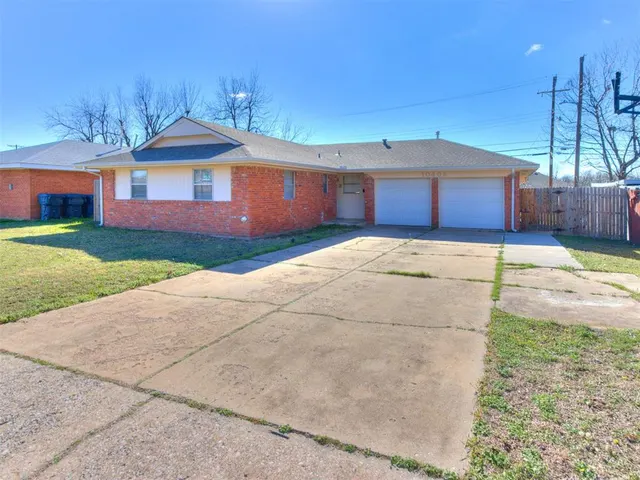 Photo 3 — 10405 N McKinley Avenue, Oklahoma City, OK 73114