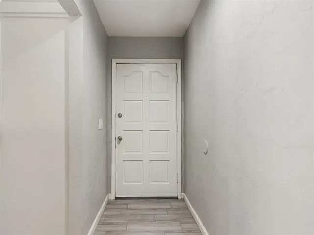 Photo 4 — 10405 N McKinley Avenue, Oklahoma City, OK 73114
