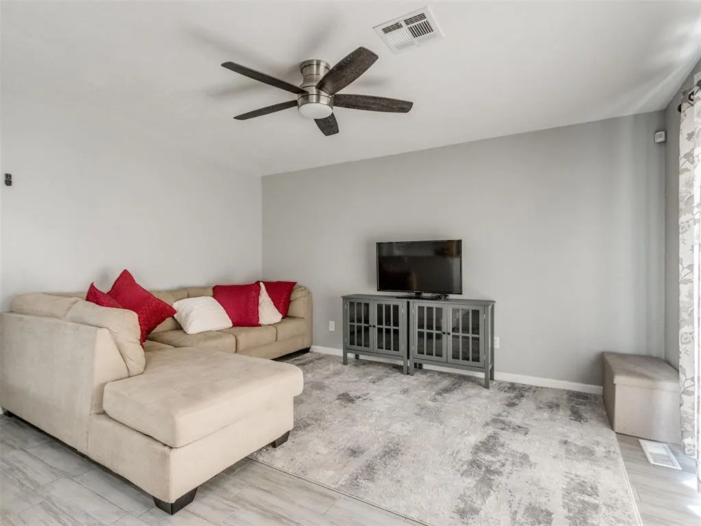Photo 5 — 10405 N McKinley Avenue, Oklahoma City, OK 73114
