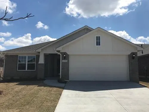 Photo 3 — 12940 NW 4th Terrace, Yukon, OK 73099