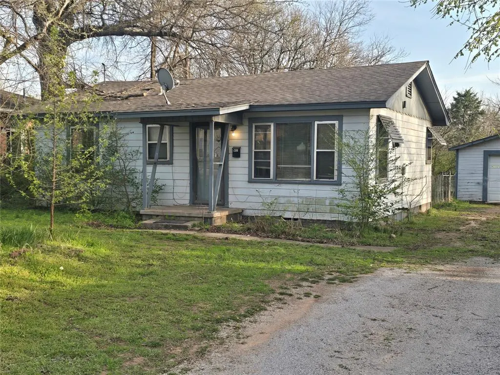 Front exterior — 208 E Tennyson Street, Tecumseh, OK 74873