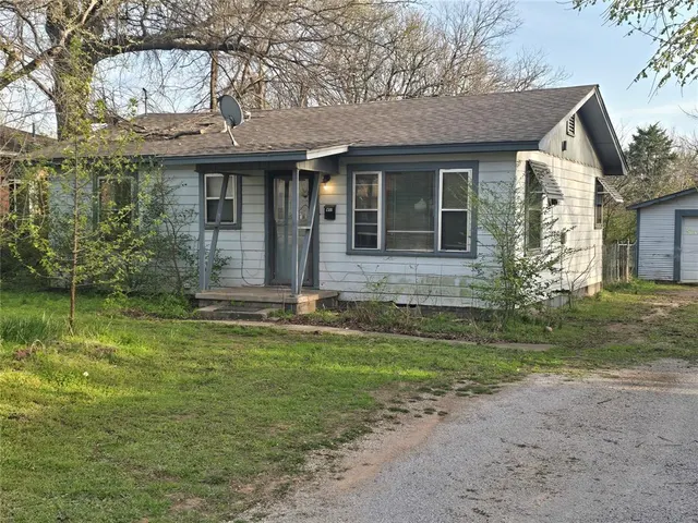 Front exterior — 208 E Tennyson Street, Tecumseh, OK 74873