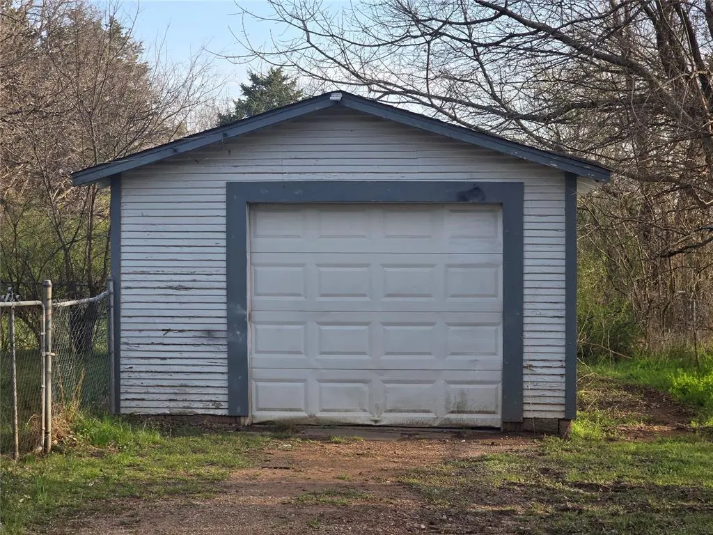 Photo 2 — 208 E Tennyson Street, Tecumseh, OK 74873