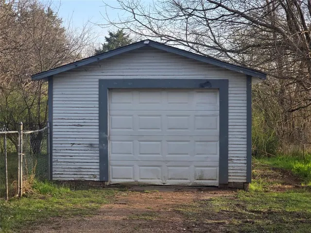 Photo 2 — 208 E Tennyson Street, Tecumseh, OK 74873