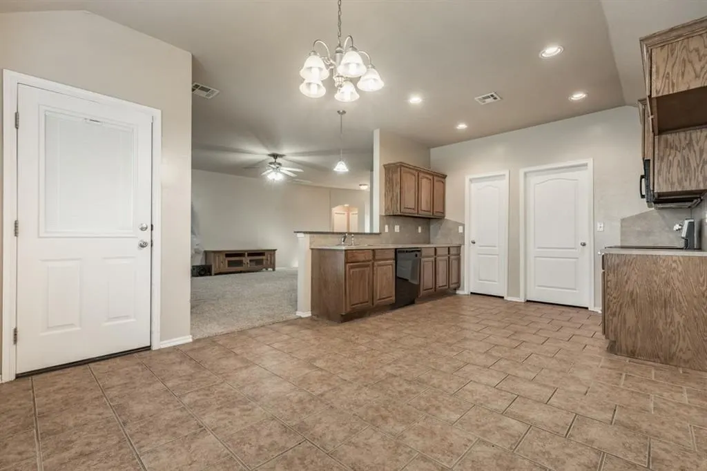 Photo 5 — 1028 Mollie Rausch Lane, Edmond, OK 73003