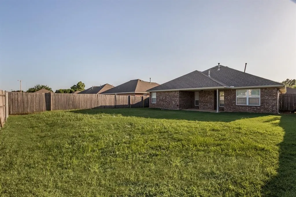 Photo 11 — 1028 Mollie Rausch Lane, Edmond, OK 73003