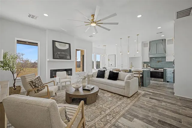 Photo 2 — 2437 Canyon Circle, Blanchard, OK 73010
