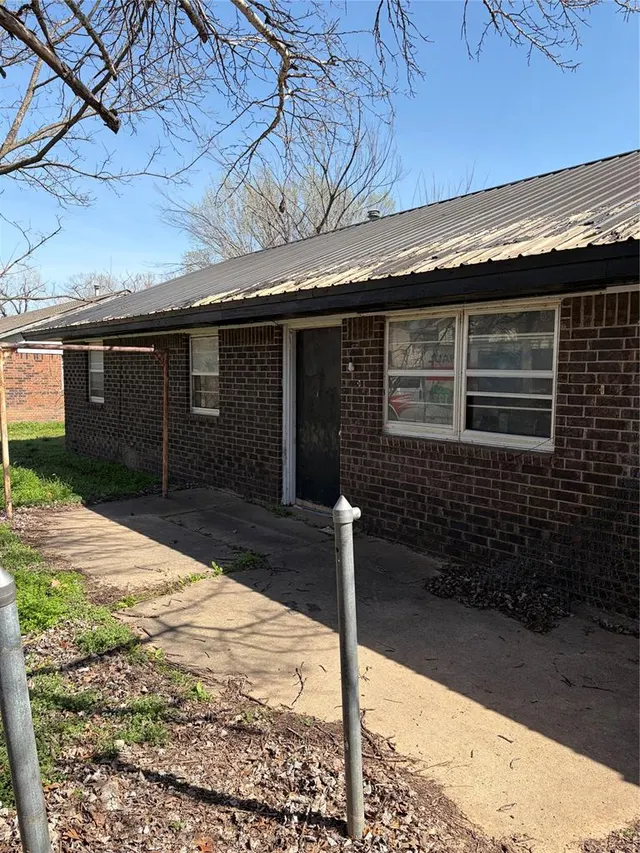 Front exterior — 727 N Park Avenue, Stroud, OK 74079