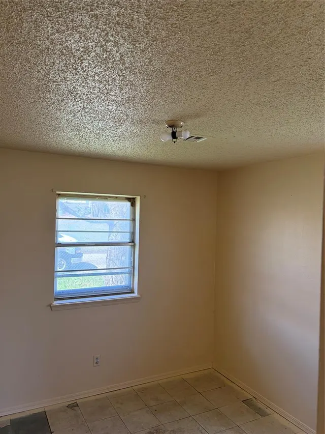 Photo 4 — 727 N Park Avenue, Stroud, OK 74079