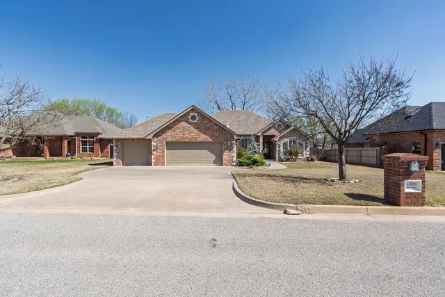 Photo 2 — 4509 Gracelann, Shawnee, OK 74804