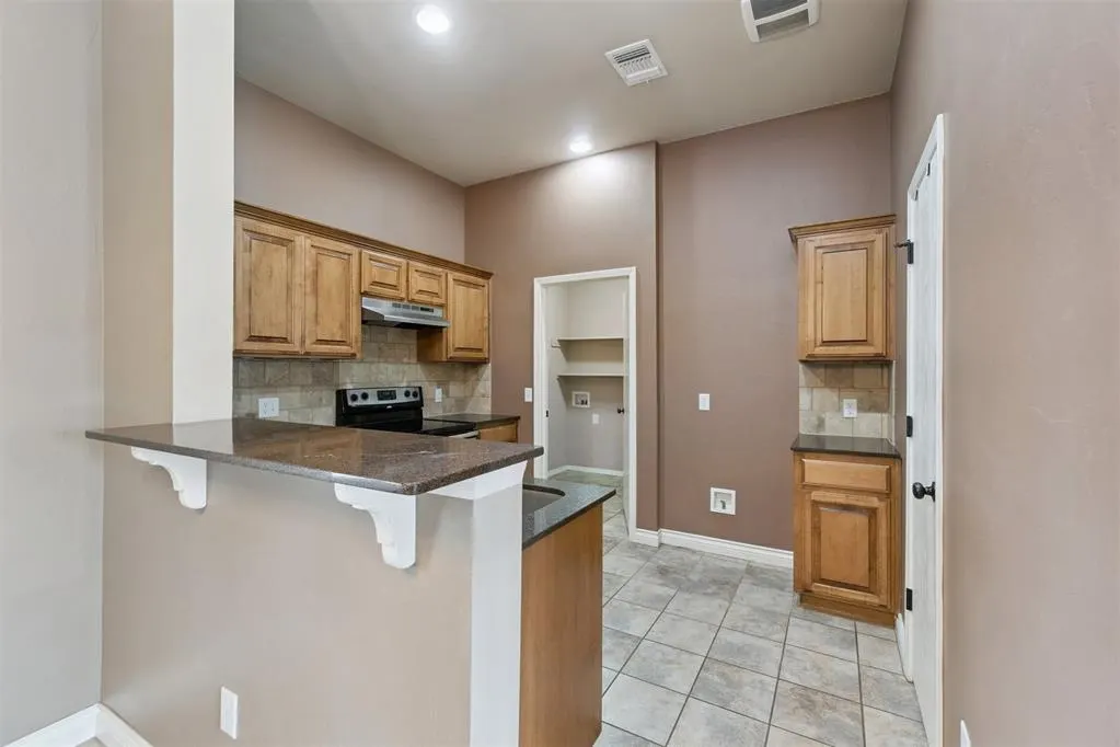Photo 7 — 9564 SW 24th Terrace, Oklahoma City, OK 73128