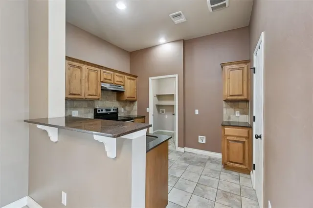 Photo 7 — 9564 SW 24th Terrace, Oklahoma City, OK 73128