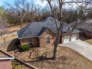 Sold home at 1717 Bridlewood Court