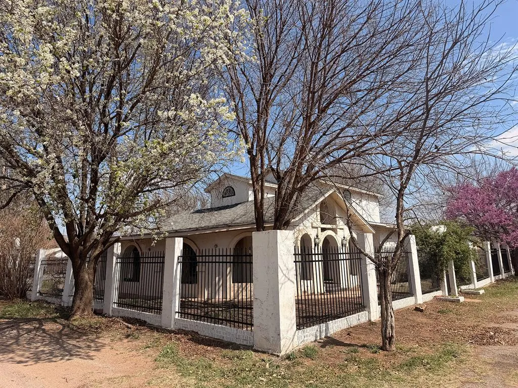 Photo 2 — 600 E Frederick Street, Tipton, OK 73570