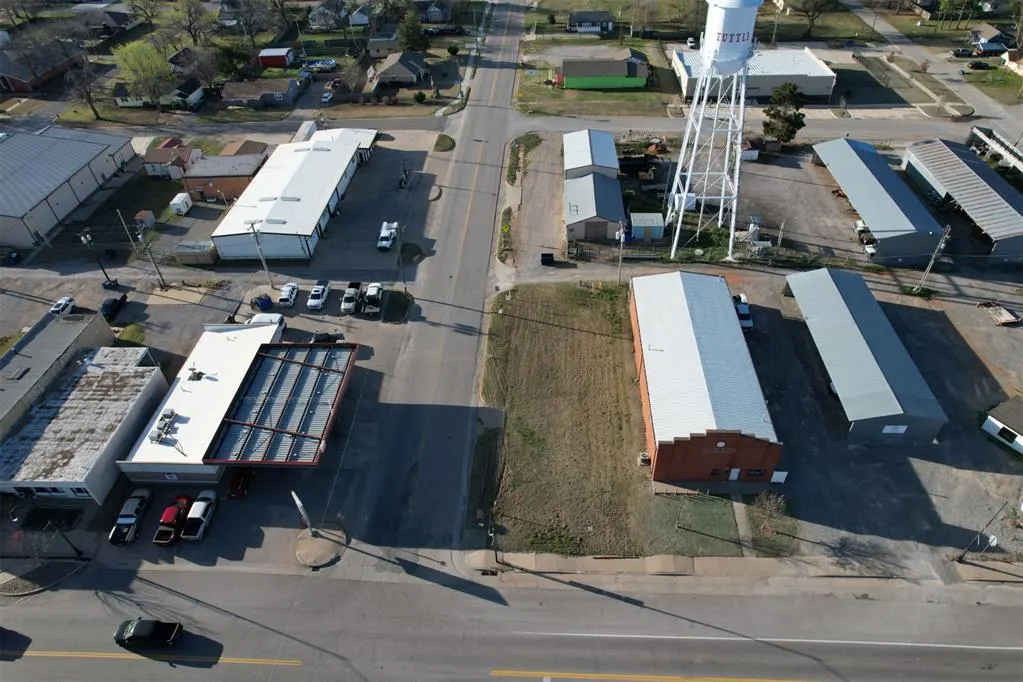 Photo 2 — 402 W Main Street Highway, Tuttle, OK 73089