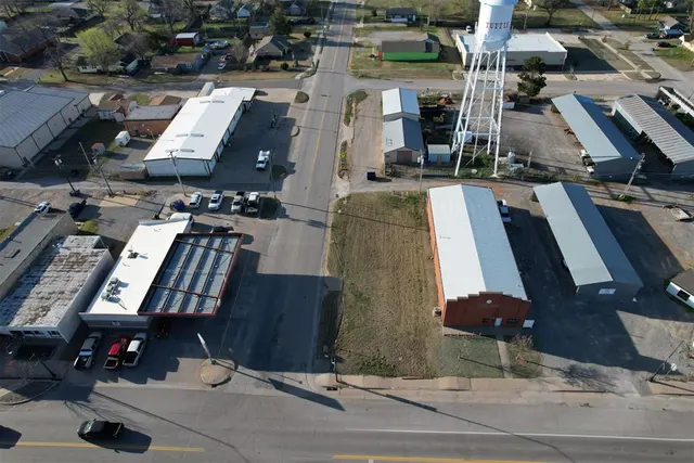 Photo 2 — 402 W Main Street Highway, Tuttle, OK 73089