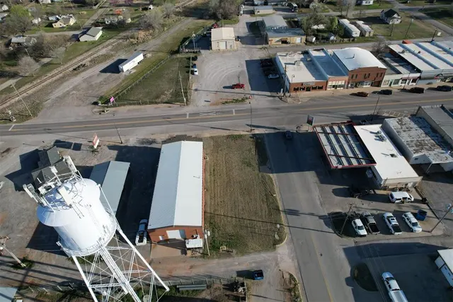 Photo 3 — 402 W Main Street Highway, Tuttle, OK 73089