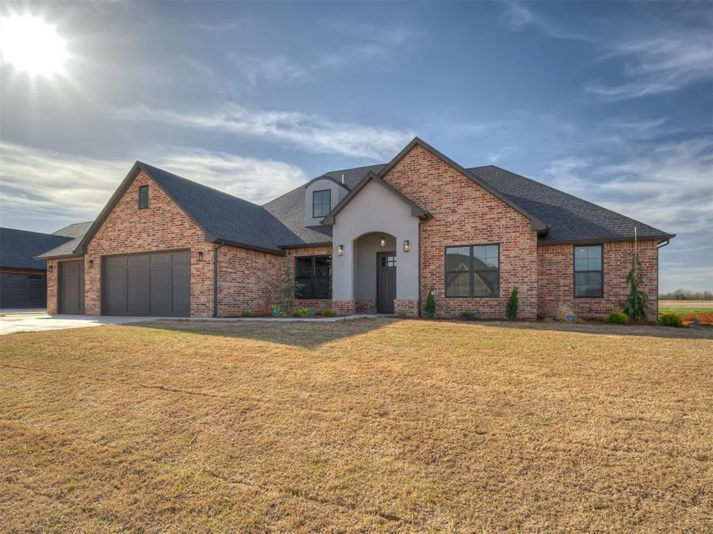 Photo 2 — 2218 W Cole Drive, Mustang, OK 73064