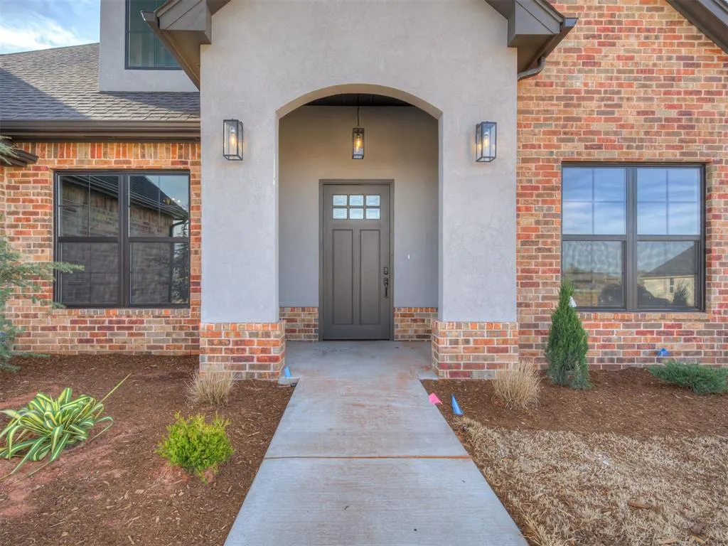 Photo 4 — 2218 W Cole Drive, Mustang, OK 73064