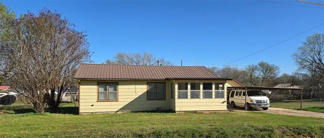 Photo 5 — 1212 12th Street, Maysville, OK 73057
