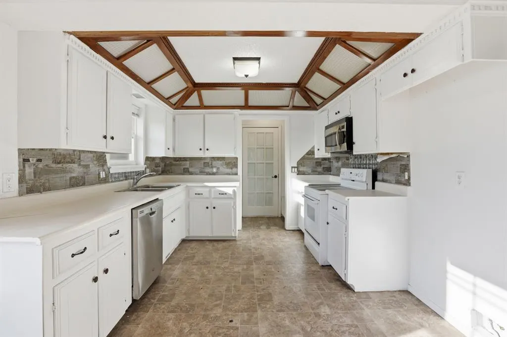 Photo 11 — 895 Quail Creek Drive, Blanchard, OK 73010