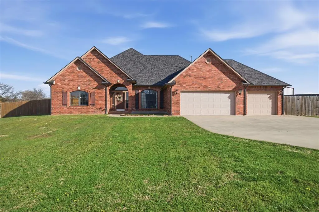 Photo 2 — 2205 NE 18th Avenue, Moore, OK 73160