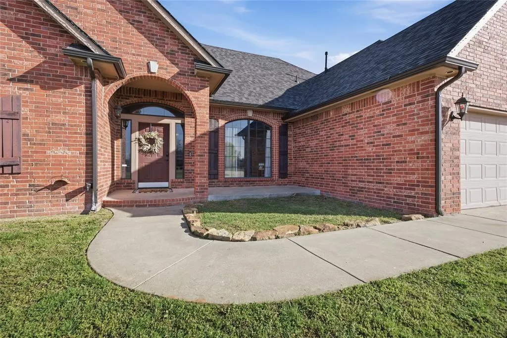 Photo 3 — 2205 NE 18th Avenue, Moore, OK 73160