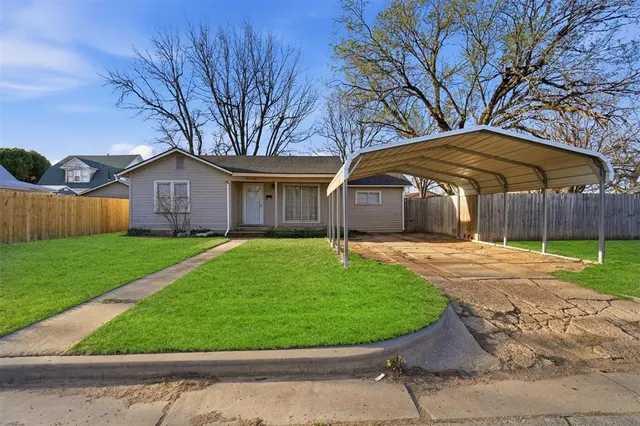 Photo 3 — 412 W Harrison Street, Mangum, OK 73554