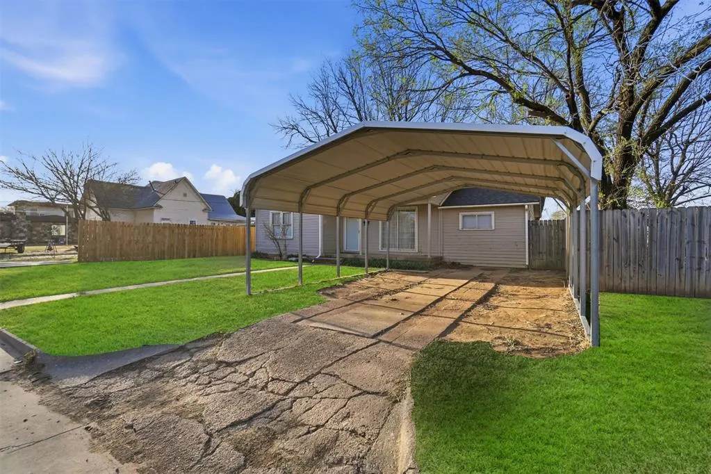 Photo 4 — 412 W Harrison Street, Mangum, OK 73554
