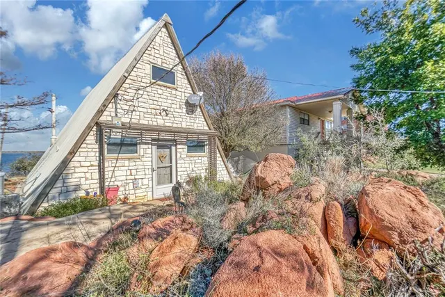 Photo 2 — 7 Hicks Mountain Road Road, Lone Wolf, OK 73655
