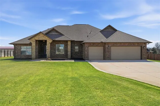 Front exterior — 4816 Hillcrest Lane, Edmond, OK 73025