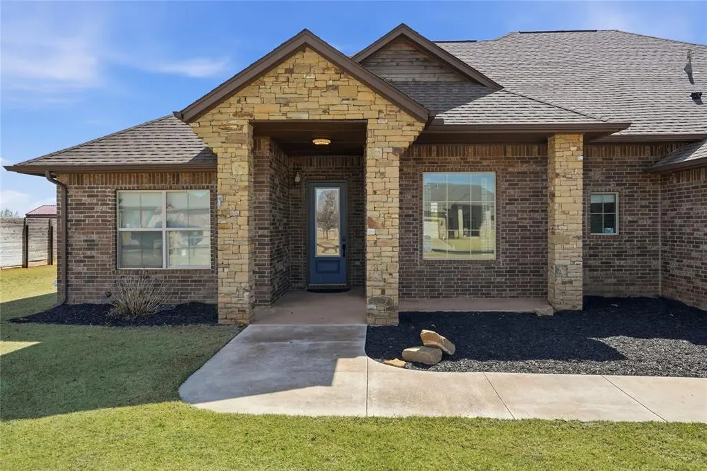 Photo 2 — 4816 Hillcrest Lane, Edmond, OK 73025