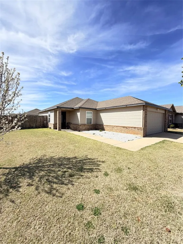 Photo 2 — 1801 Hannah Lane, Oklahoma City, OK 73127