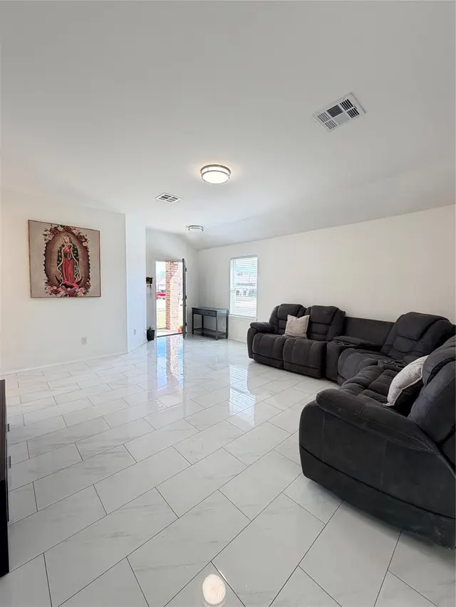 Photo 6 — 1801 Hannah Lane, Oklahoma City, OK 73127