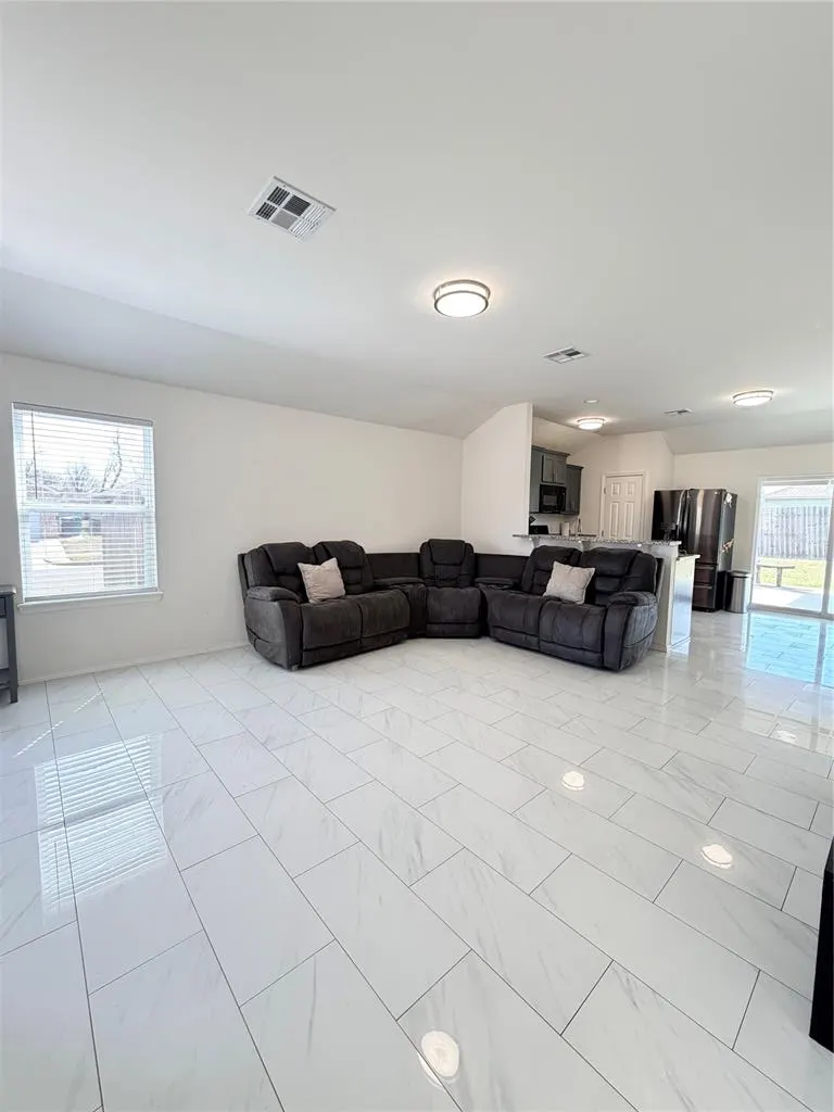 Photo 7 — 1801 Hannah Lane, Oklahoma City, OK 73127