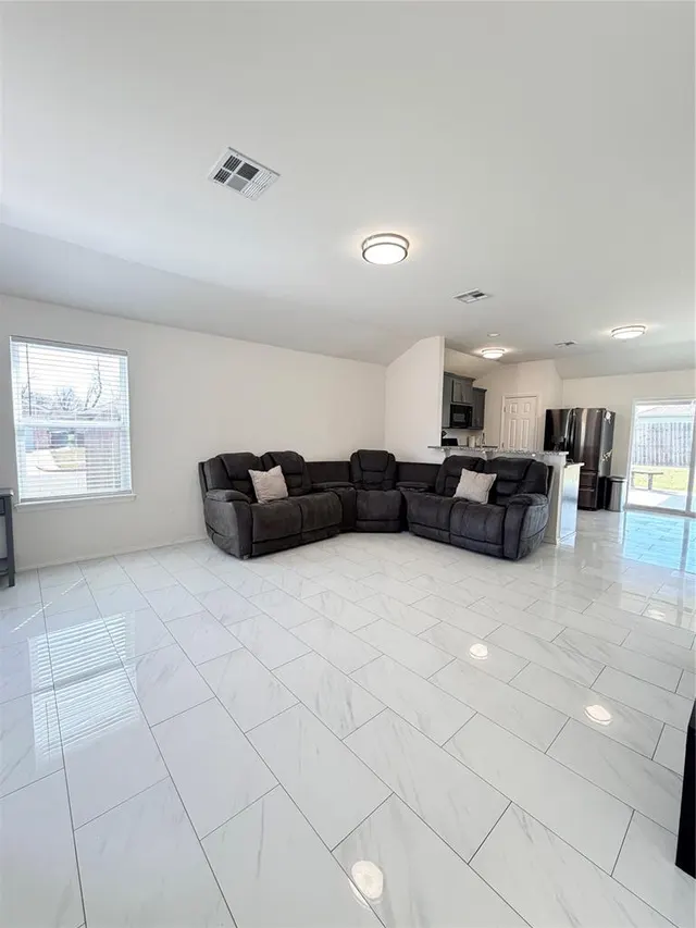 Photo 7 — 1801 Hannah Lane, Oklahoma City, OK 73127