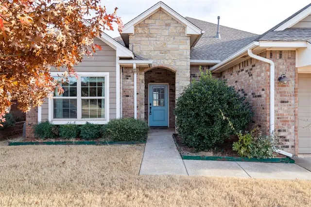 Photo 2 — 15808 Langley Way, Edmond, OK 73013