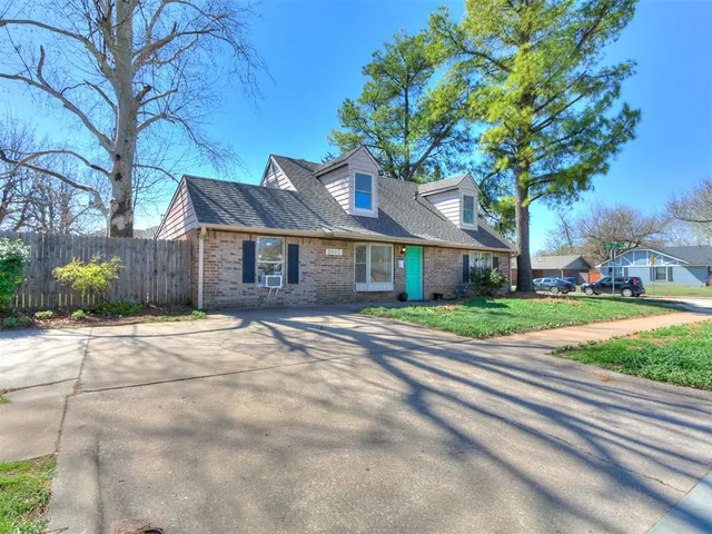Photo 4 — 2010 W Brooks Street, Norman, OK 73069