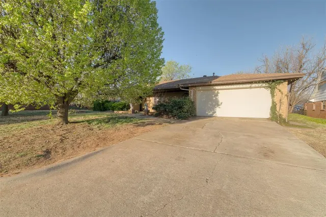 Photo 2 — 6401 N College Avenue, Oklahoma City, OK 73132