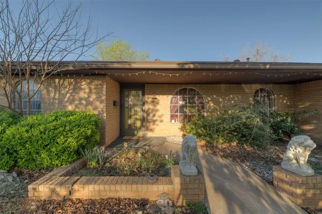 Photo 3 — 6401 N College Avenue, Oklahoma City, OK 73132