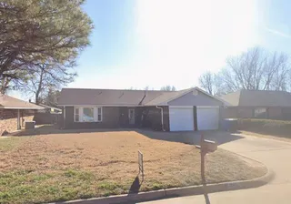 Sold home at 3905 Oakcrest Avenue
